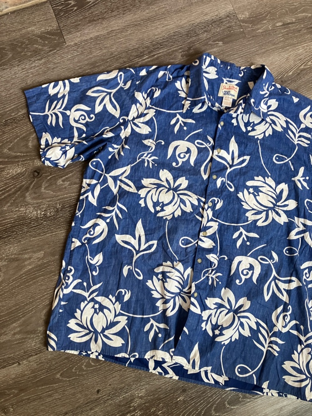 Alfred Shaheen and Reyn Spooner Blue and White Floral Camp Shirt - Picture 7 of 11